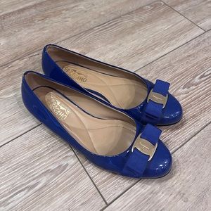 FERRAGAMO
Varina patent leather ballet flats (7)